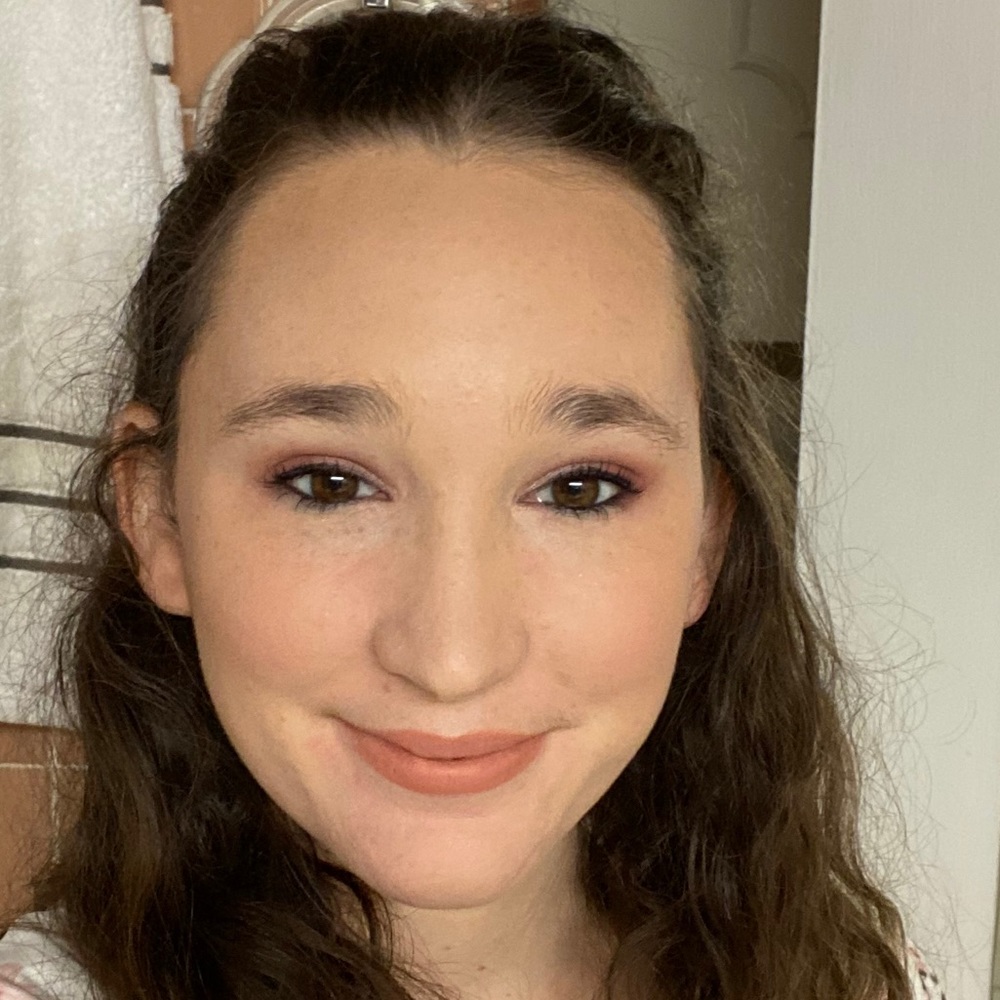 Meet your Posher, Caitlyn